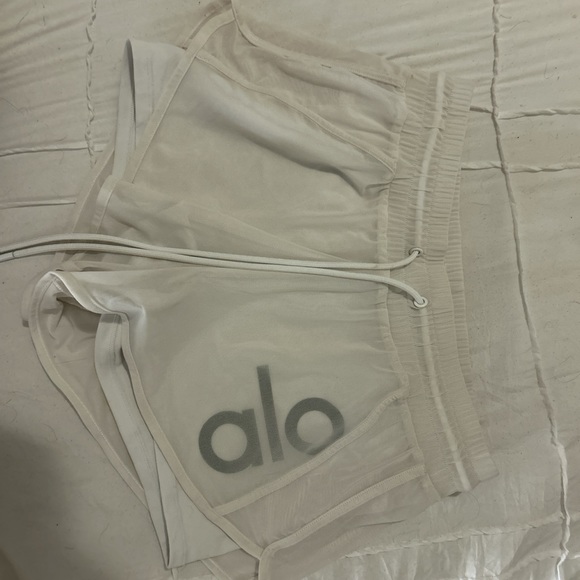 alo x-small white shorts - Picture 4 of 5